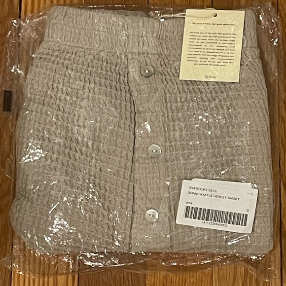 DONNI. Waffle Henley Short. Size S. NWT. MSRP $114. - Picture 4 of 5